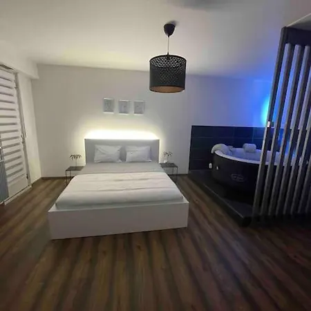 Grand Avec Jacuzzi * Strasburg