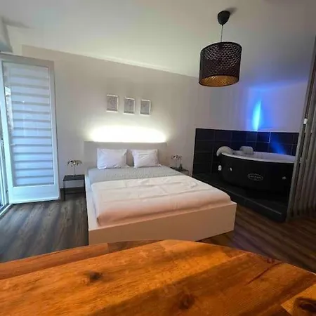 Grand Avec Jacuzzi * שטרסבורג