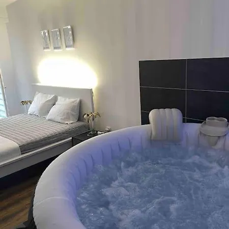 Grand Avec Jacuzzi שטרסבורג