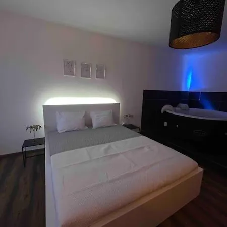 Grand Avec Jacuzzi שטרסבורג